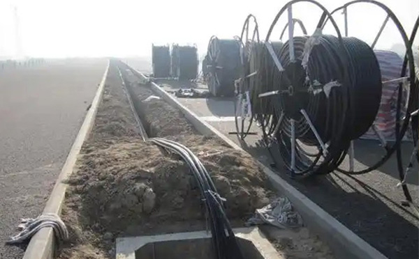 现代通信网络建设指南:西峰光缆施工全流程技术解析与质量控制 现代通信网络建设指南:西峰光缆施工全流程技术解析与质量控制